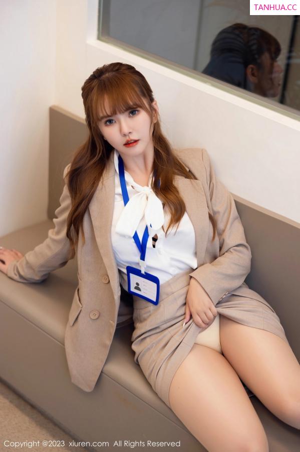 张思允  [XiuRen]高清写真图 2023.07.13 No.7073 张思允Nice Ol职业装第15张图片
